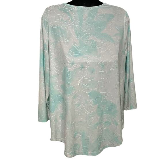 Chicos Womens Blouse Size 2 or Large White Blue Embroidered V Neck 3/4 Sleeve - Picture 2 of 13